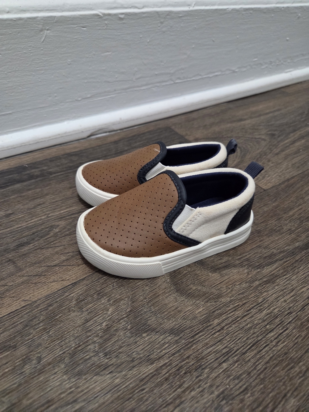 OshKosh B'gosh Size 4M Brown and Cream Slip-On Baby Sneakers